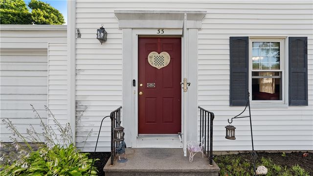33 Linden Avenue, East Providence, RI 02916