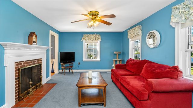 33 Linden Avenue, East Providence, RI 02916