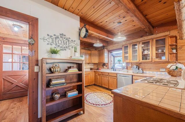 5820 Briarcliff Terrace, Royal Oaks, CA 95076