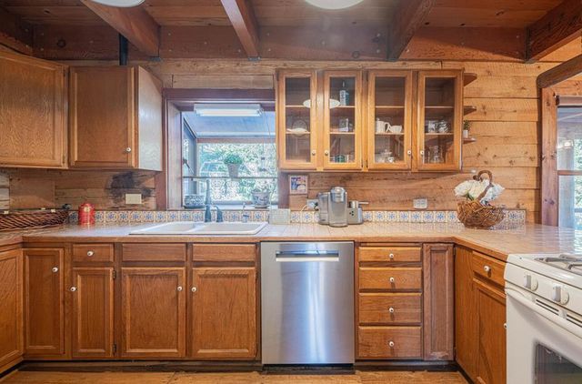 5820 Briarcliff Terrace, Royal Oaks, CA 95076