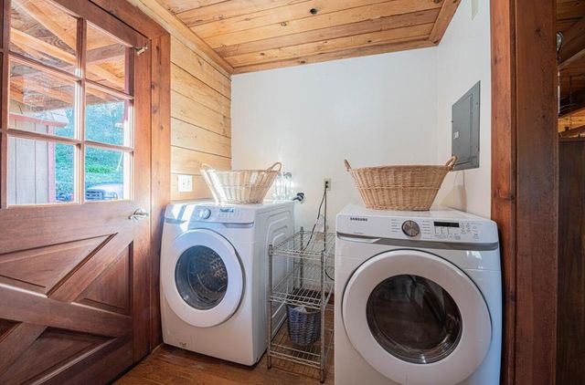 5820 Briarcliff Terrace, Royal Oaks, CA 95076