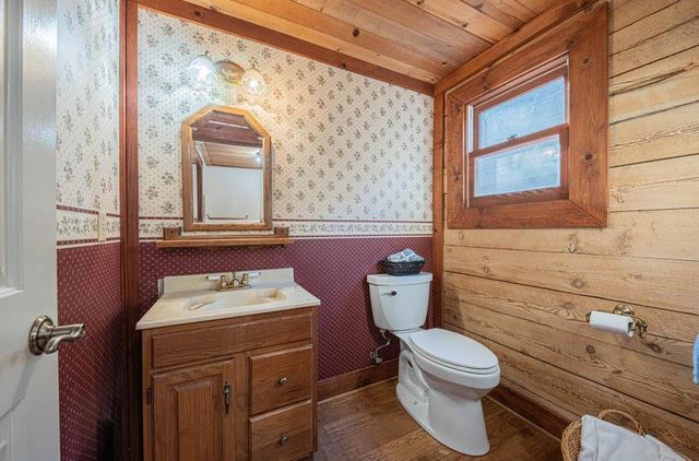 5820 Briarcliff Terrace, Royal Oaks, CA 95076