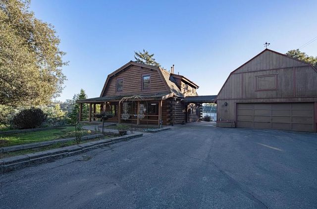 5820 Briarcliff Terrace, Royal Oaks, CA 95076