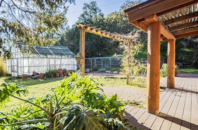 5820 Briarcliff Terrace, Royal Oaks, CA 95076