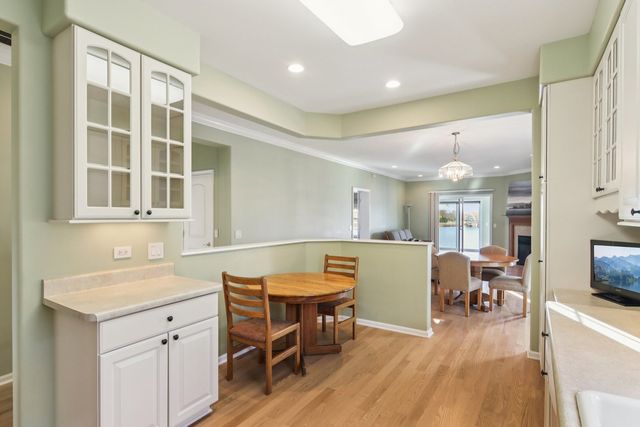 328 Legacy Court, Grayslake, IL 60030