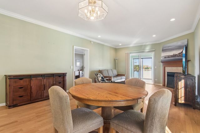 328 Legacy Court, Grayslake, IL 60030