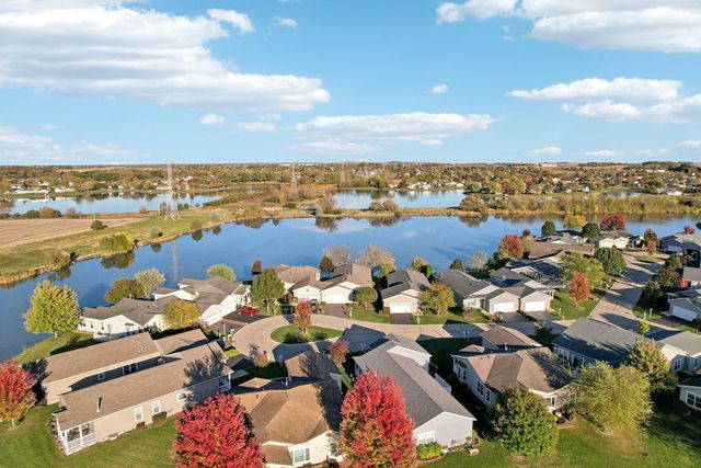 328 Legacy Court, Grayslake, IL 60030