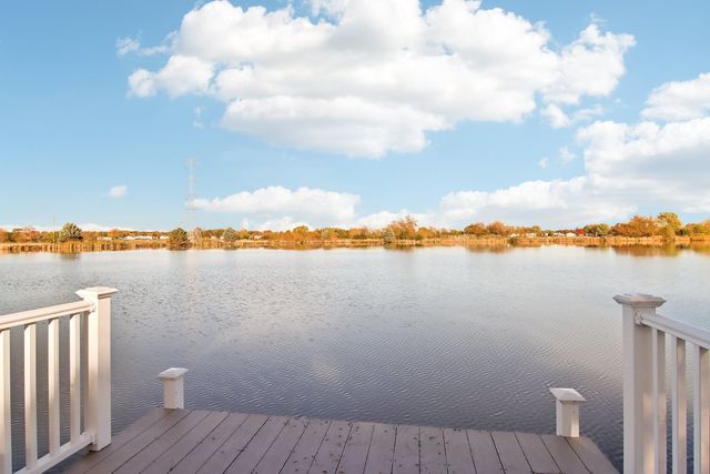 328 Legacy Court, Grayslake, IL 60030