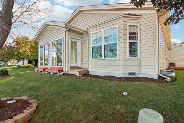 328 Legacy Court, Grayslake, IL 60030