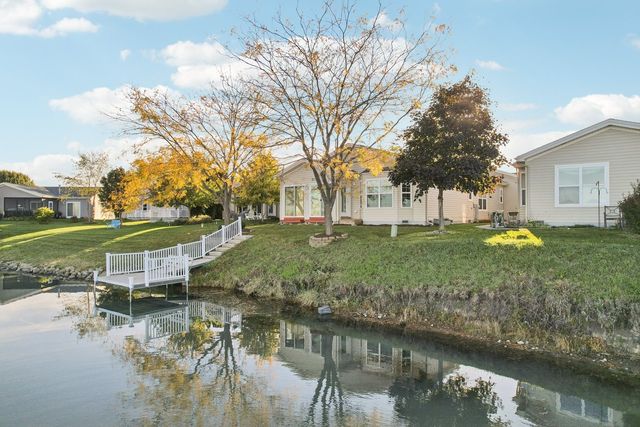 328 Legacy Court, Grayslake, IL 60030