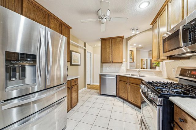 125 E Park Drive Drive, Montgomery, TX 77356