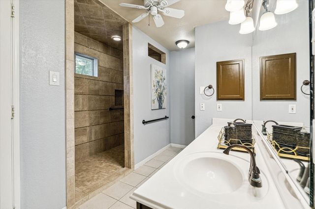 125 E Park Drive Drive, Montgomery, TX 77356