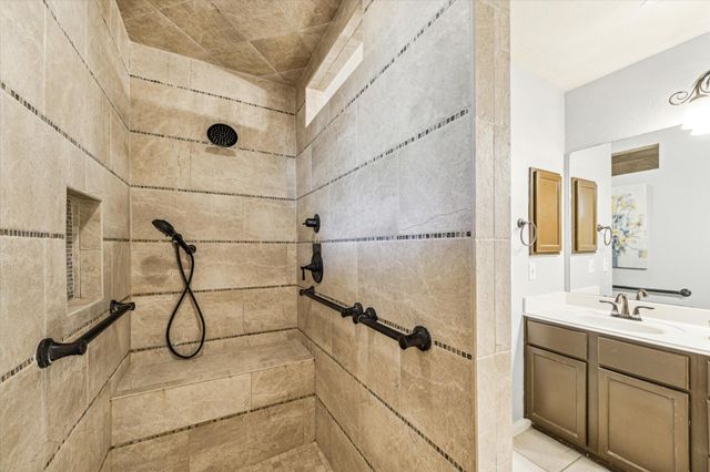 125 E Park Drive Drive, Montgomery, TX 77356