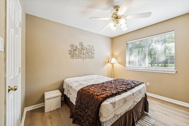 125 E Park Drive Drive, Montgomery, TX 77356