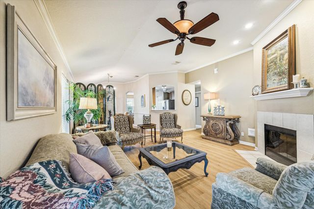 125 E Park Drive Drive, Montgomery, TX 77356