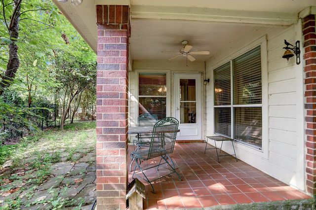 125 E Park Drive Drive, Montgomery, TX 77356