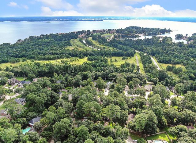 125 E Park Drive Drive, Montgomery, TX 77356