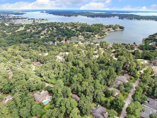 125 E Park Drive Drive, Montgomery, TX 77356