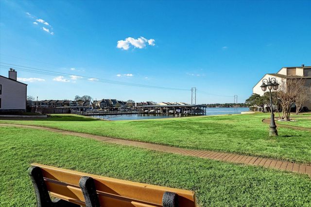 125 E Park Drive Drive, Montgomery, TX 77356