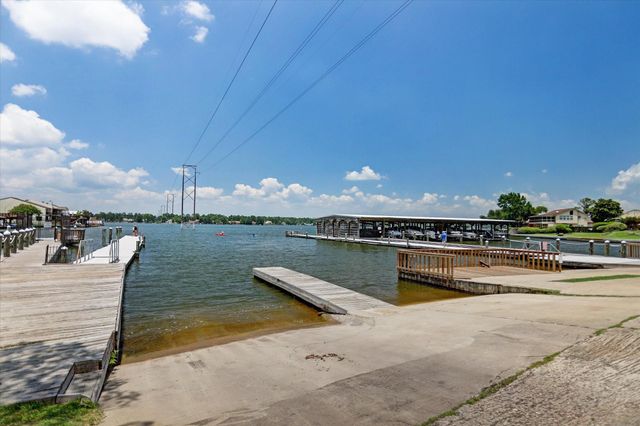 125 E Park Drive Drive, Montgomery, TX 77356