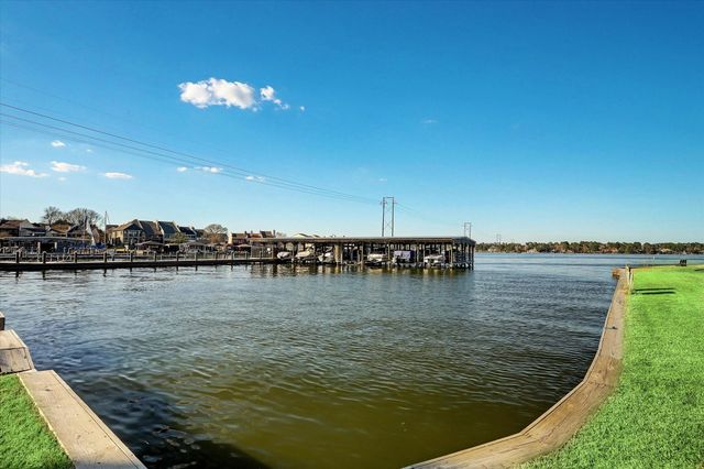 125 E Park Drive Drive, Montgomery, TX 77356