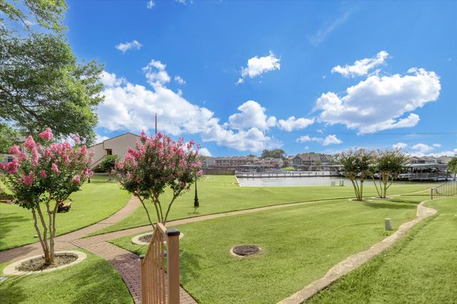 125 E Park Drive Drive, Montgomery, TX 77356