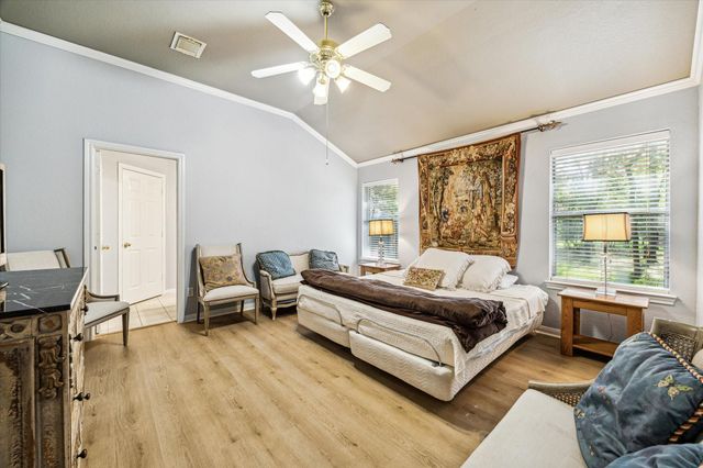 125 E Park Drive Drive, Montgomery, TX 77356