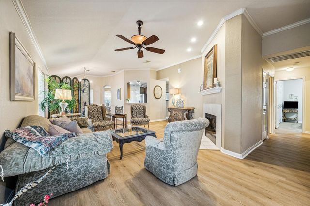 125 E Park Drive Drive, Montgomery, TX 77356