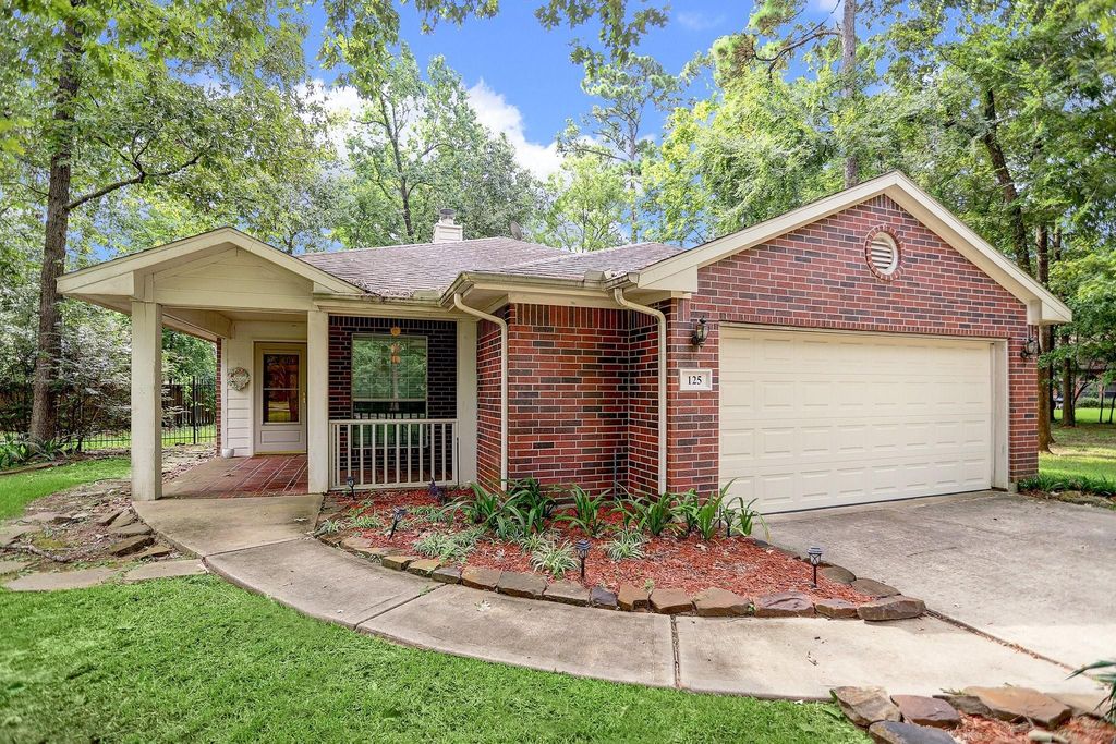 125 E Park Drive Drive, Montgomery, TX 77356