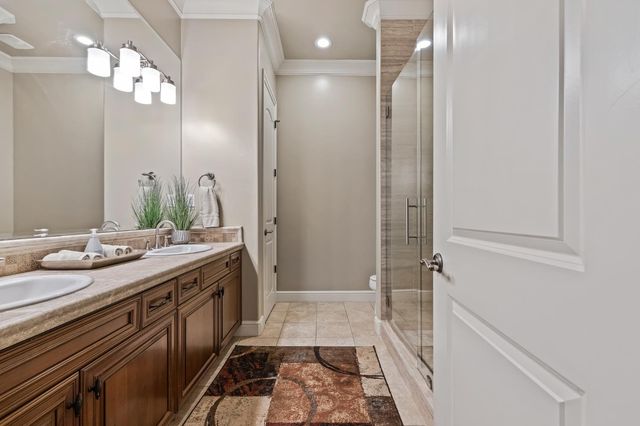 2435 E Tennyson Place, Fresno, CA 93730