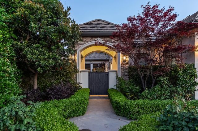 2435 E Tennyson Place, Fresno, CA 93730
