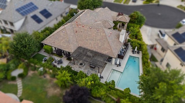 2435 E Tennyson Place, Fresno, CA 93730