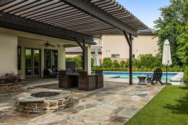 2435 E Tennyson Place, Fresno, CA 93730