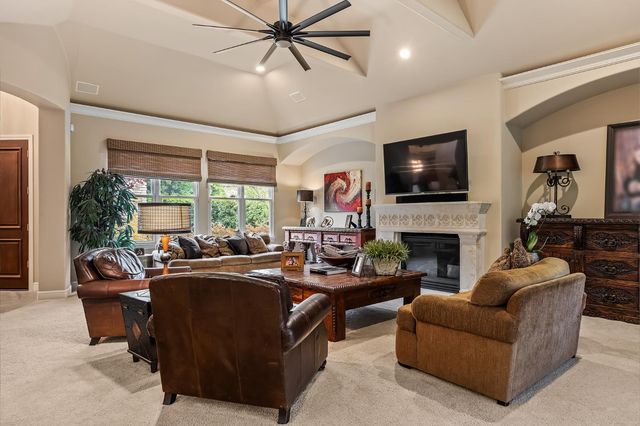 2435 E Tennyson Place, Fresno, CA 93730