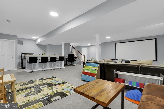 8 MADRIGAL CT, Germantown, MD 20876