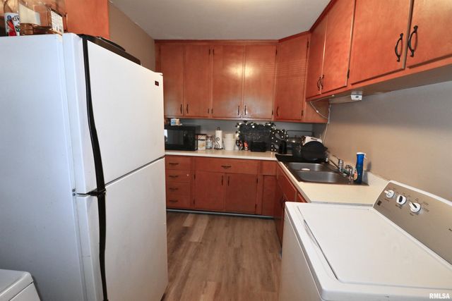 745 E SHORE Drive, Pekin, IL 61554