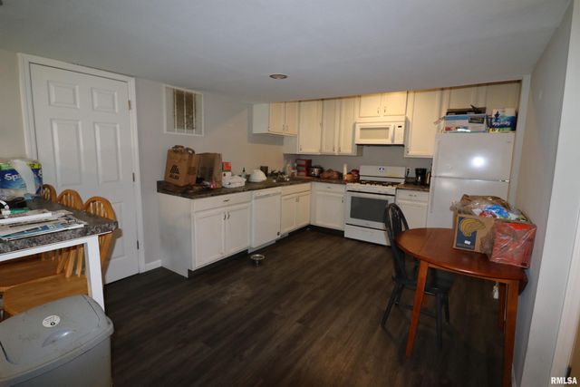 745 E SHORE Drive, Pekin, IL 61554