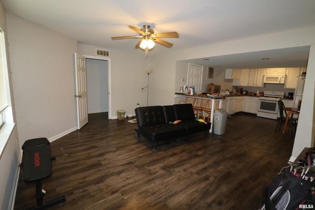 745 E SHORE Drive, Pekin, IL 61554