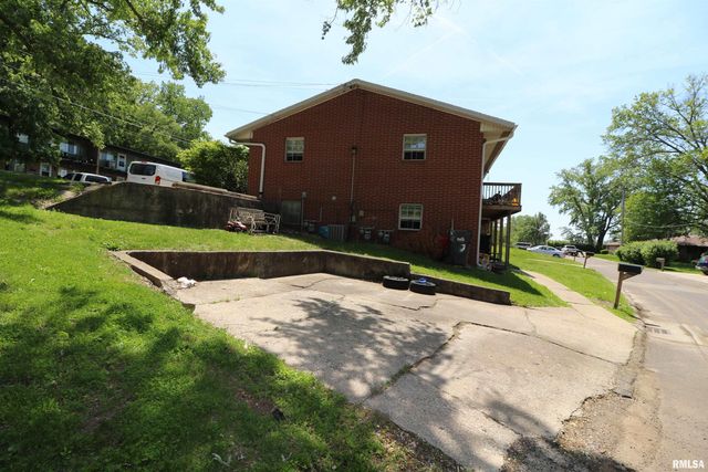 745 E SHORE Drive, Pekin, IL 61554