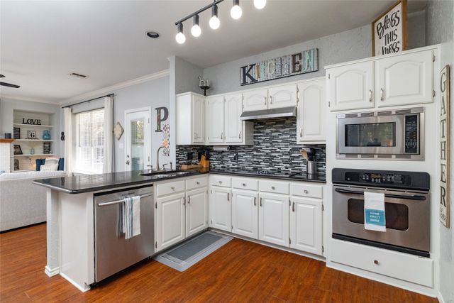 966 Cassion Drive, Lewisville, TX 75067