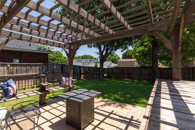 966 Cassion Drive, Lewisville, TX 75067
