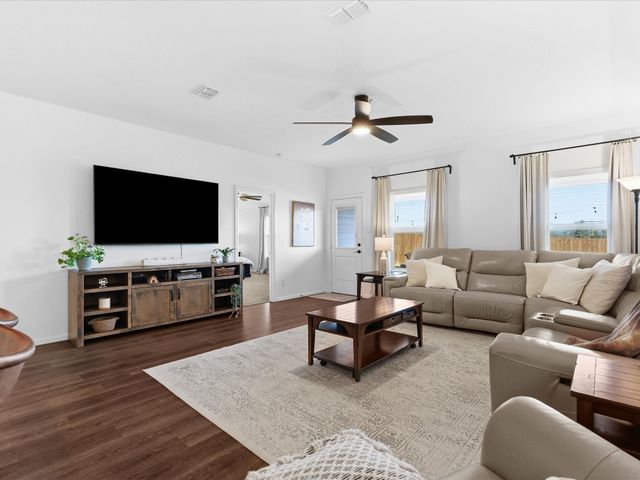 1377 Dillard Creek Drive, Fort Worth, TX 76247