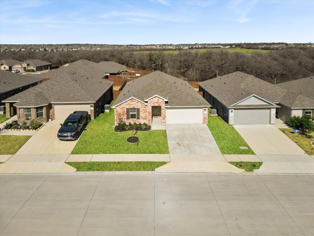 1377 Dillard Creek Drive, Fort Worth, TX 76247