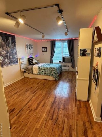 7510 Yellowstone Boulevard 4E, Rego Park, NY 11374