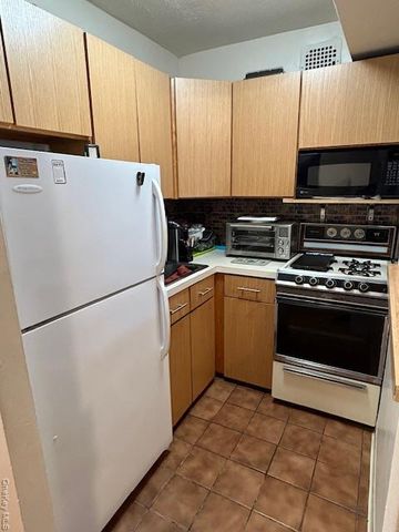 7510 Yellowstone Boulevard 4E, Rego Park, NY 11374