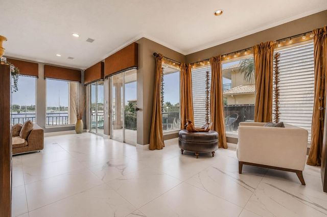 411 Harborside Way, Kemah, TX 77565