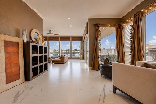 411 Harborside Way, Kemah, TX 77565