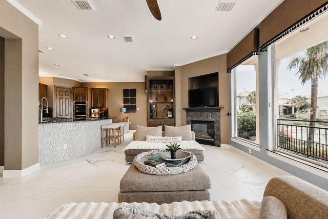 411 Harborside Way, Kemah, TX 77565