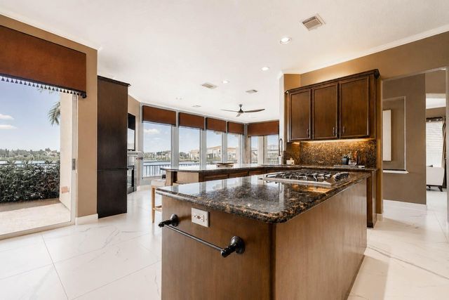 411 Harborside Way, Kemah, TX 77565