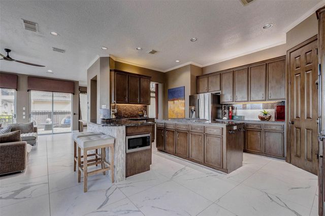 411 Harborside Way, Kemah, TX 77565